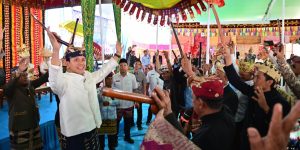 Read more about the article Cangget Bagha Katibung: Bupati Egi Resmi Sandang Adok Pengikhan Penata Marga