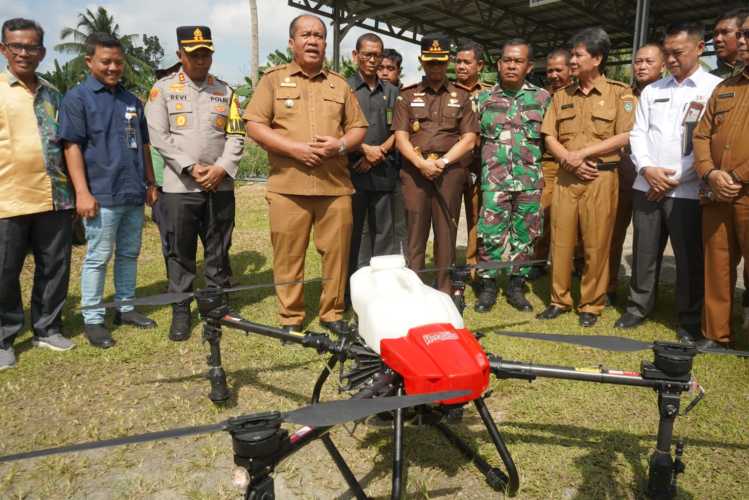 Read more about the article Pemkab Asahan Serahkan Bantuan Alsintan untuk Dukung Swasembada Pangan