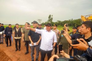 Read more about the article Gubernur Herman Deru Pantau Langsung Kondisi Jalan di Wilayah OKI