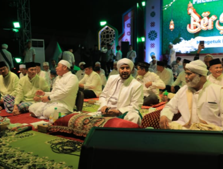 Read more about the article Ribuan Jamaah Padati Palembang Darussalam Bersholawat di Jakabaring