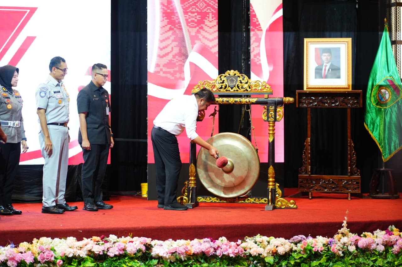 Read more about the article HD Buka Rapat Koordinasi Samsat dan TP2DD, Tekankan Pajak sebagai Kontributor Utama APBD