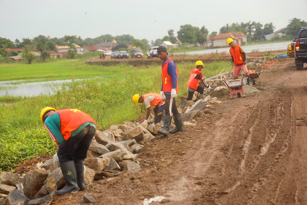 Read more about the article Gubernur Sumsel Tinjau Ruas Jalan Strategis di Kabupaten OKI