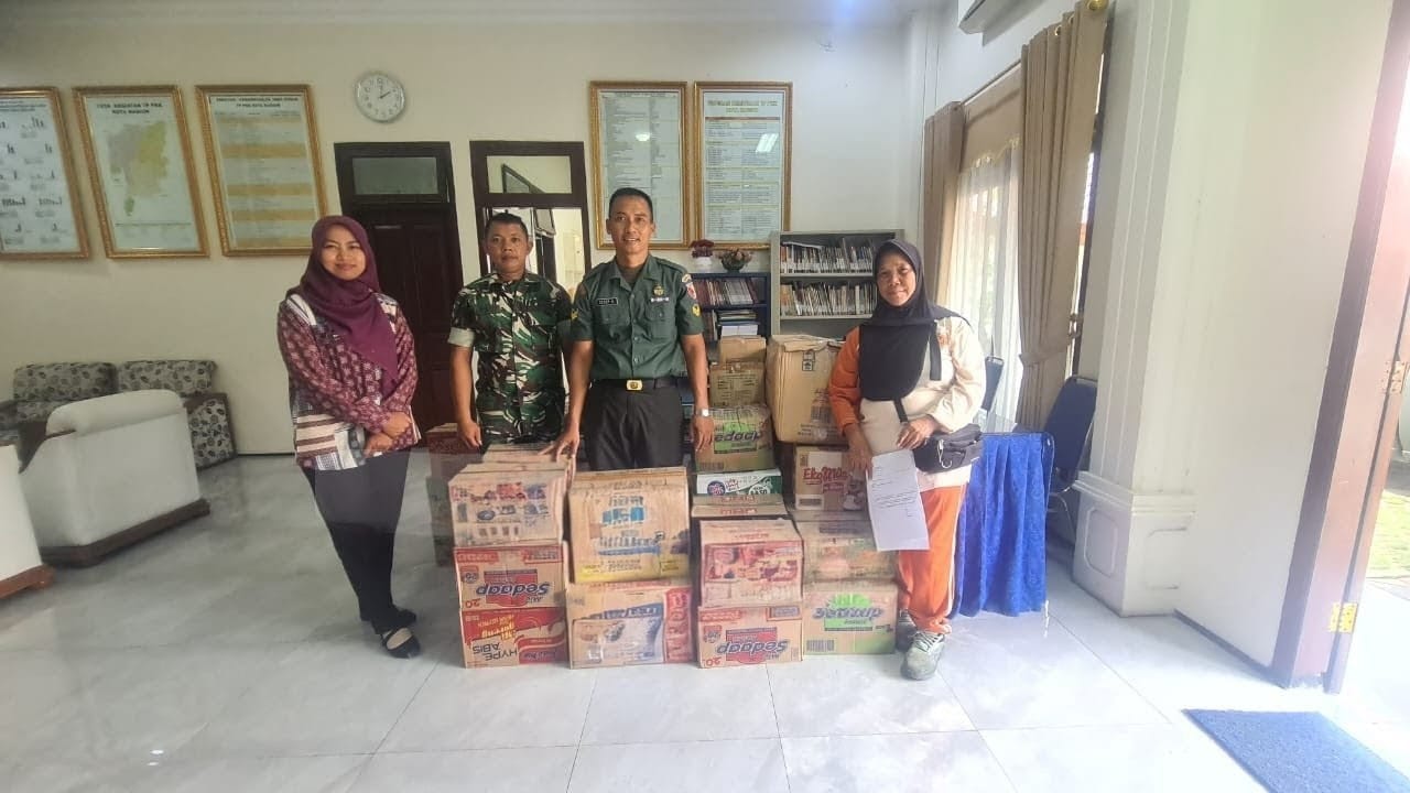 You are currently viewing Kodim 0803/Madiun Bersama Warga Kirim Bantuan Kemanusiaan ke Wilayah Terdampak Bencana
