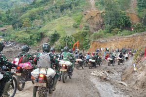 Read more about the article TNI AD Distribusikan 10 Ton Bantuan Beras Lewat Jalur KKA Aceh Utara