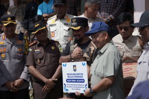 Read more about the article Mendagri Serahkan Bantuan bagi Warga Terdampak Bencana di Aceh Timur