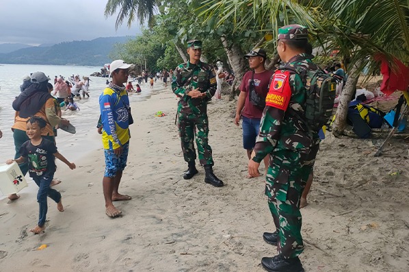 Read more about the article Libur Nataru, TNI–Polri Perketat Pengamanan Kawasan Wisata Watulimo