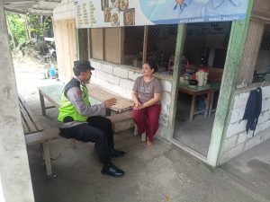 Read more about the article Bhabinkamtibmas Bojonegoro Sambang Warga Desa Ngelo dan Berikan Himbauan Kamtibmas