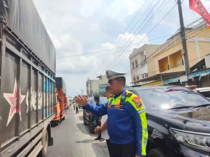 Read more about the article Polres Asahan Pantau Jalinsum, Lalu Lintas Ramai Lancar di Masa Libur Natal