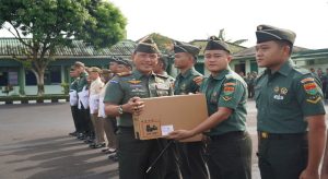 Read more about the article Danrem 043/Gatam Serahkan Laptop dan Kaos Aerobik