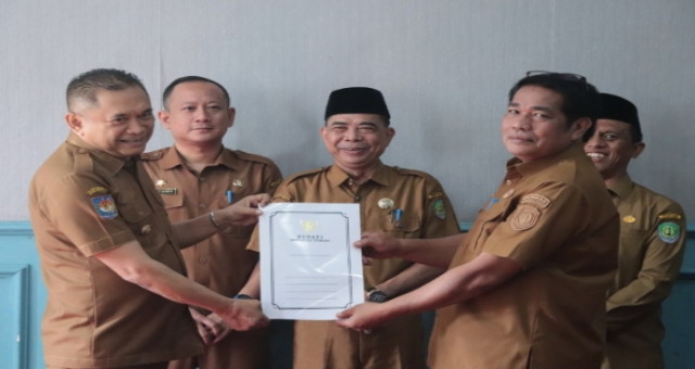 Read more about the article ‎Sejumlah Pejabat Pemkab Benteng Terima SK Plt ‎