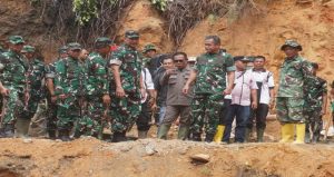 Read more about the article Kasad Tinjau Pembangunan Jembatan Armco di Hutanabolon, Tapanuli Tengah