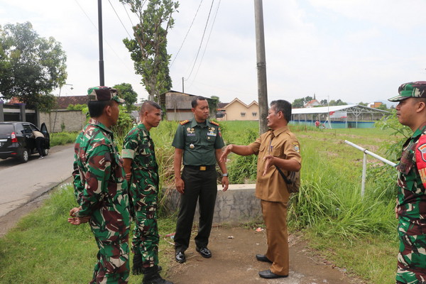 You are currently viewing Kawal Program Pemerintah Pusat, Dandim Tulungagung Tinjau Pembangunan KDKMP di 6 Desa