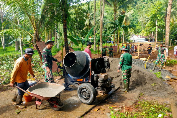 You are currently viewing TNI AD Bangun Jembatan Perintis Garuda II di Trenggalek
