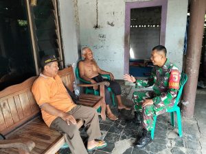 Read more about the article Komsos, Babinsa Kodim Ponorogo Ajak Para Lansia Aktif Ikut Kegiatan Posyandu