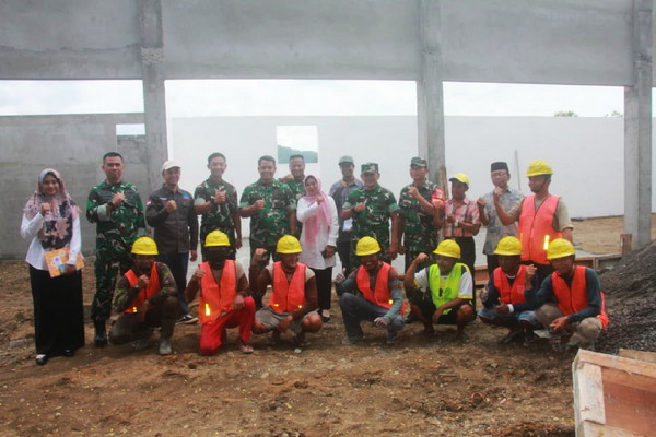 You are currently viewing Dandim 0806/Trenggalek Dampingi Tim Wasev Kodam V/Brawijaya Tinjau Pembangunan Koperasi Desa Merah Putih