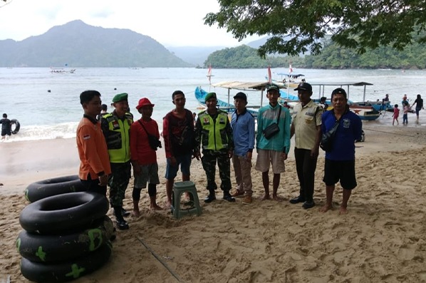 Read more about the article Kodim 0806/Trenggalek dan Polres Amankan Pantai Prigi Saat Tahun Baru