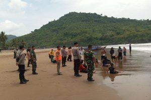 Read more about the article Sinergi TNI–Polri dan Pramuka Amankan Kawasan Wisata Pantai Konang Trenggalek