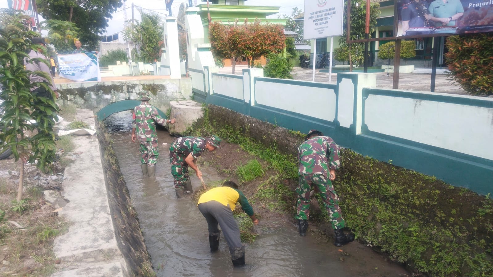 You are currently viewing Kodim 0803/Madiun Perkuat Mitigasi Bencana Lewat Karya Bakti Bersama Masyarakat