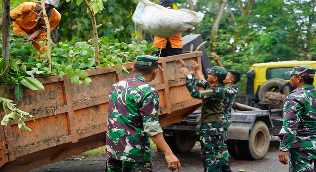 You are currently viewing Korem 043/Gatam  Bersihkan Terminal 16  Mulyojati