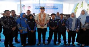 Read more about the article Tiga Siswa SMPN Satap 2 Kalianda Dapat Tabungan Pendidikan dari Bupati Egi