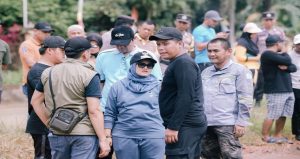 Read more about the article Bupati Ela Pantau  Perbaikan Jalan