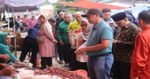 Read more about the article Sekda Lampung Barat Pantau Harga di Pasar Liwa