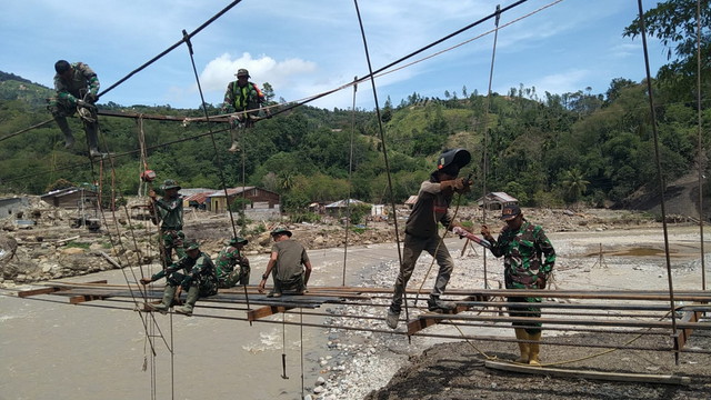 You are currently viewing Jembatan Gantung Burlah, Segera Hubungkan Empat Desa