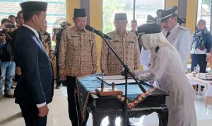 Read more about the article Bupati Pringsewu Lantik Lima Kakon PAW dan Tiga Pj