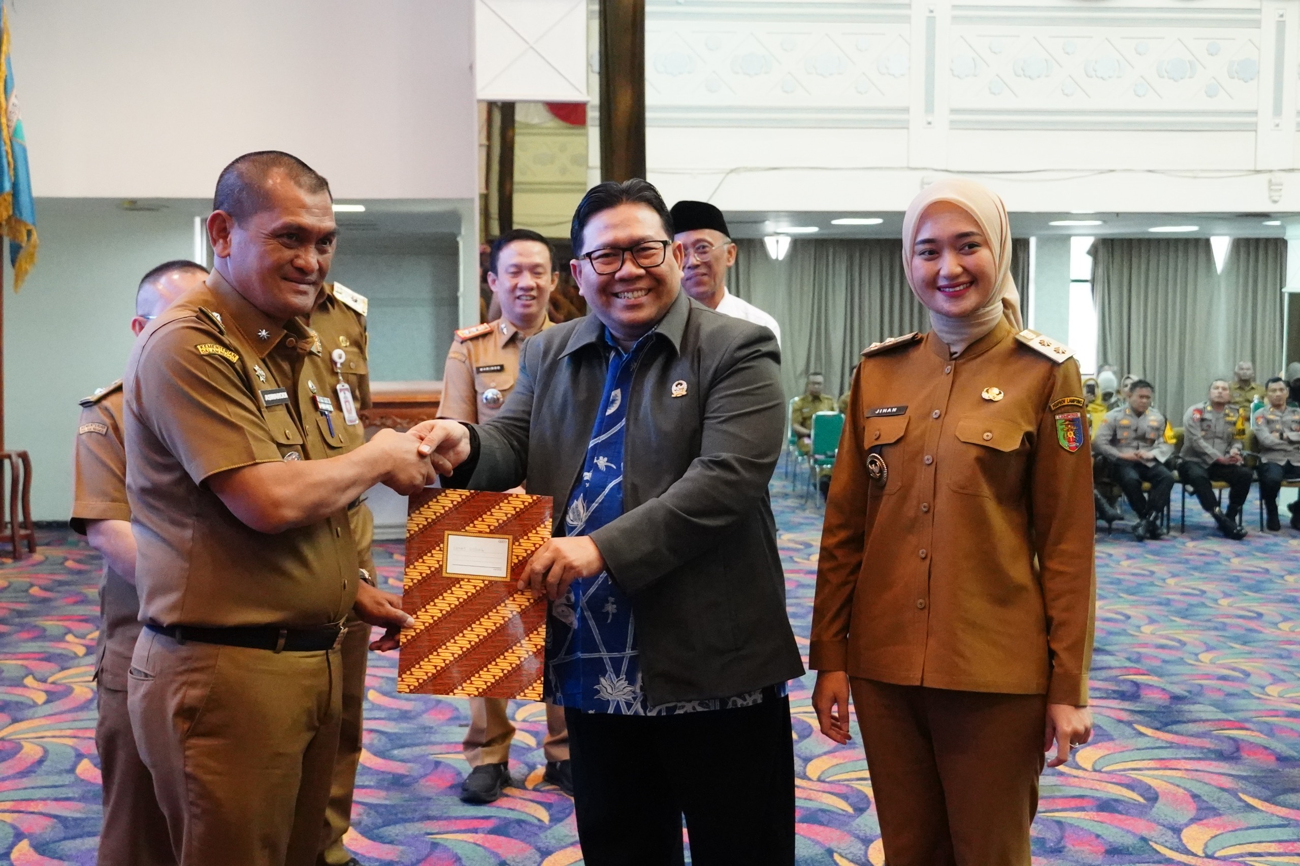 You are currently viewing Pemprov Lampung Raih Predikat Tertinggi Pelayanan Publik dari Ombudsman RI