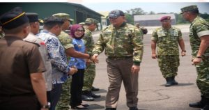 Read more about the article Bupati Way Kanan Ayu Hadiri Penyambutan Menhan RI