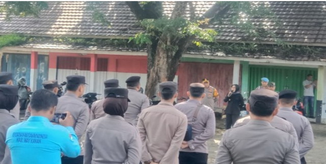 You are currently viewing Pemkab Way Kanan  Bersama  Forkopimda Bersihkan Pasar Blambangan Umpu