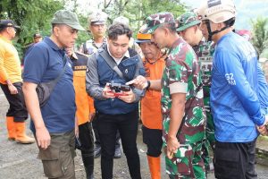 Read more about the article Akses Nasional Lumpuh Akibat Batu Besar Longsor, Tim Gabungan Lakukan Asesmen dan Pemetaan
