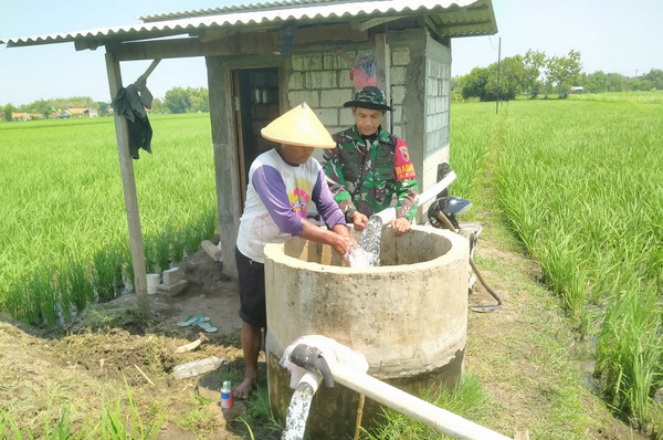 You are currently viewing Pentingnya Babinsa Kodim Ponorogo Pendampingan Petani Dalam Manajemen Pengairan