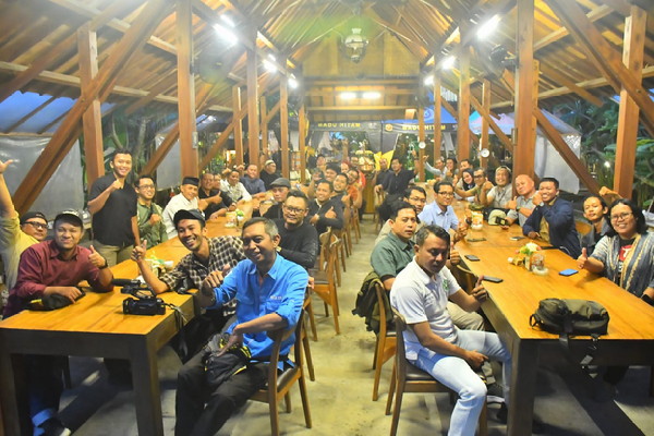 Read more about the article Perkuat Sinergi TNI dan Media, Dandim Madiun Buka Puasa Bersama Insan Pers