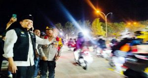 Read more about the article Bupati Egi Berdiri di Tengah Pemudik Motor: Mengawal Harapan Pulang Selamat