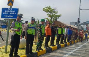 Read more about the article Menjaga di Ujung Perjalanan, Dedikasi Tanpa Henti di Exit Tol Dumpil