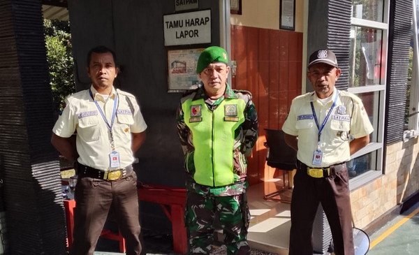 You are currently viewing Mengawal Terang di Hari Raya: Prajurit Kodim Madiun Siaga di PLTA Golang