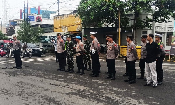 Read more about the article Sinergitas TNI-Polri Perkuat Pengamanan Lebaran Ketupat di Durenan Trenggalek