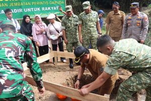Read more about the article Peletakan Batu Pertama Jembatan Perintis Garuda, Akses Tiga Desa di Tulungagung Segera Terhubung