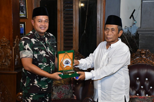 Read more about the article Pererat Silaturahmi, Dandim Ponorogo Kunjungi Pondok Pesantren Al-Iman