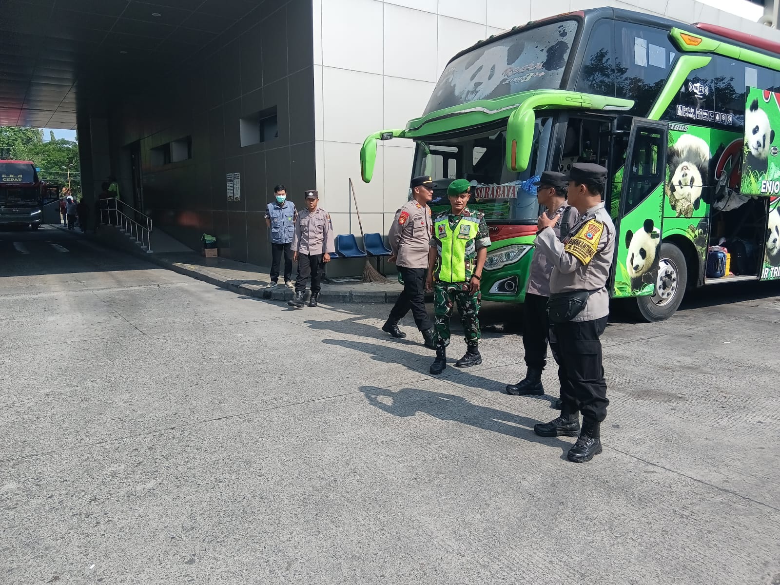 You are currently viewing Sinergi TNI–Polri Jaga Arus Mudik, Pos Terpadu Terminal Purboyo Madiun Siaga Sambut Idulfitri 1447 H