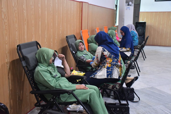 Read more about the article Setetes Darah untuk Negeri: Kodim Madiun Ikut Pecahkan Rekor MURI dalam Aksi Kemanusiaan