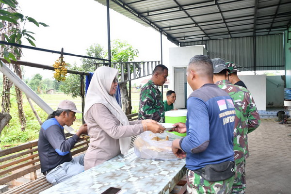 Read more about the article Ibu Ibu Dukung Penuh Pembanguan Jembatan Perintis Garuda Tahap III di Ponorogo