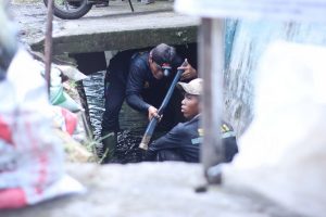 Read more about the article Tim Satgas Lapangan Kota Bandar Lampung Lakukan Pembersihan Drainase