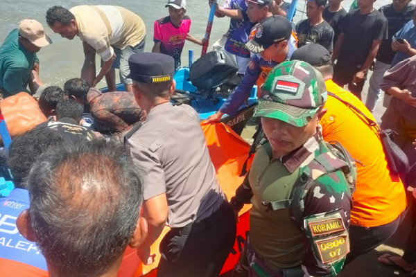 Read more about the article TNI-Polri dan Basarnas Evakuasi Nelayan Hilang di Pantai Damas Trenggalek