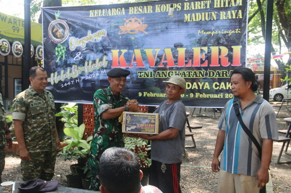 Read more about the article Prajurit Kavaleri TNI AD di Madiun Raya Tunjukkan Soliditas Lewat Aksi Sosial