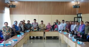 Read more about the article ‎Harga TBS Bengkulu Rp3.463/Kg, Wagub Mian Dorong Penetapan Rutin Tiap Bulan