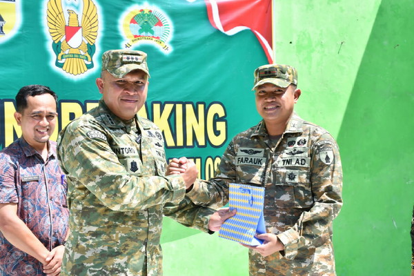 You are currently viewing Dandim Ponorogo Dampingi Danrem 081 /Dsj  di Acara Groundbreaking Rehab Panti Asuhan Kanzul Huda