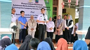Read more about the article Pemkab Lampung Selatan Salurkan Bantuan ATENSI Rp702 Juta, 118 Penerima dari Natar