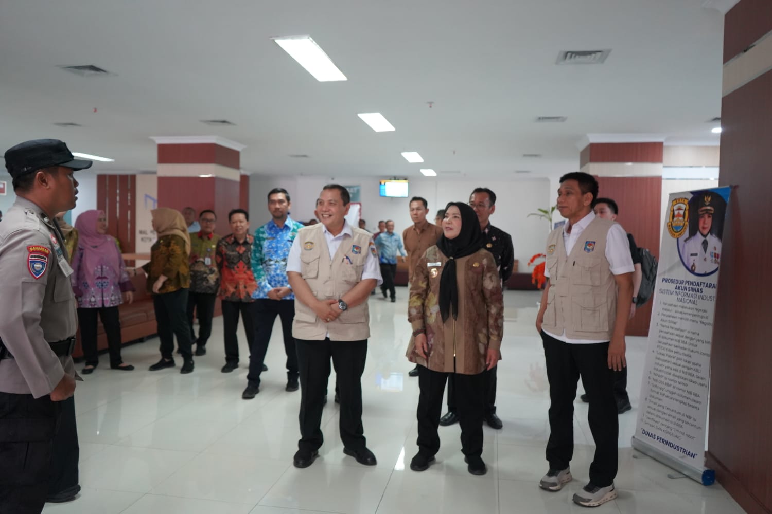 You are currently viewing Bunda Eva Dampingi  Wamendagri Pantau Kinerja ASN